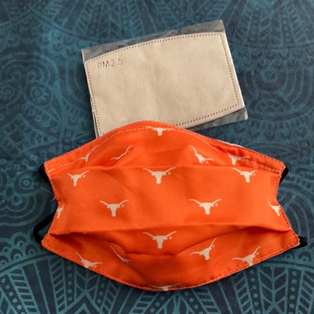 6/$20 New Longhorns face mask with filters